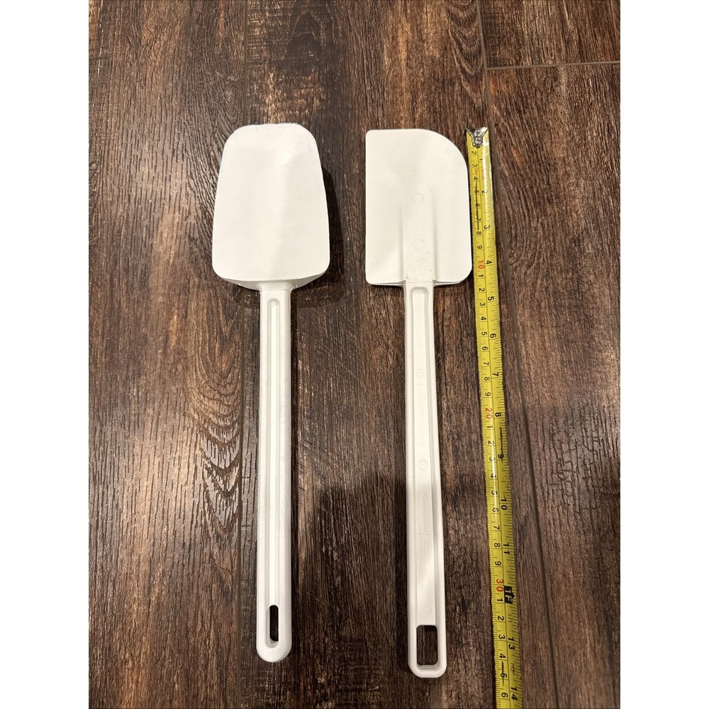 Rubbermaid Commercial 13.5" Scrapers Spatulas White NWOT/NWOP Baking Utensils